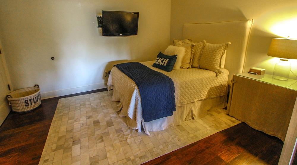 Rosemary Beach Rentals by Counts-Oakes - Room