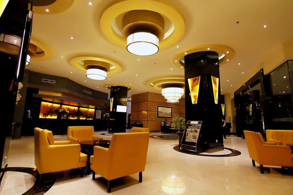 Hotel Aria Gajayana Malang - Lobby Sitting Area
