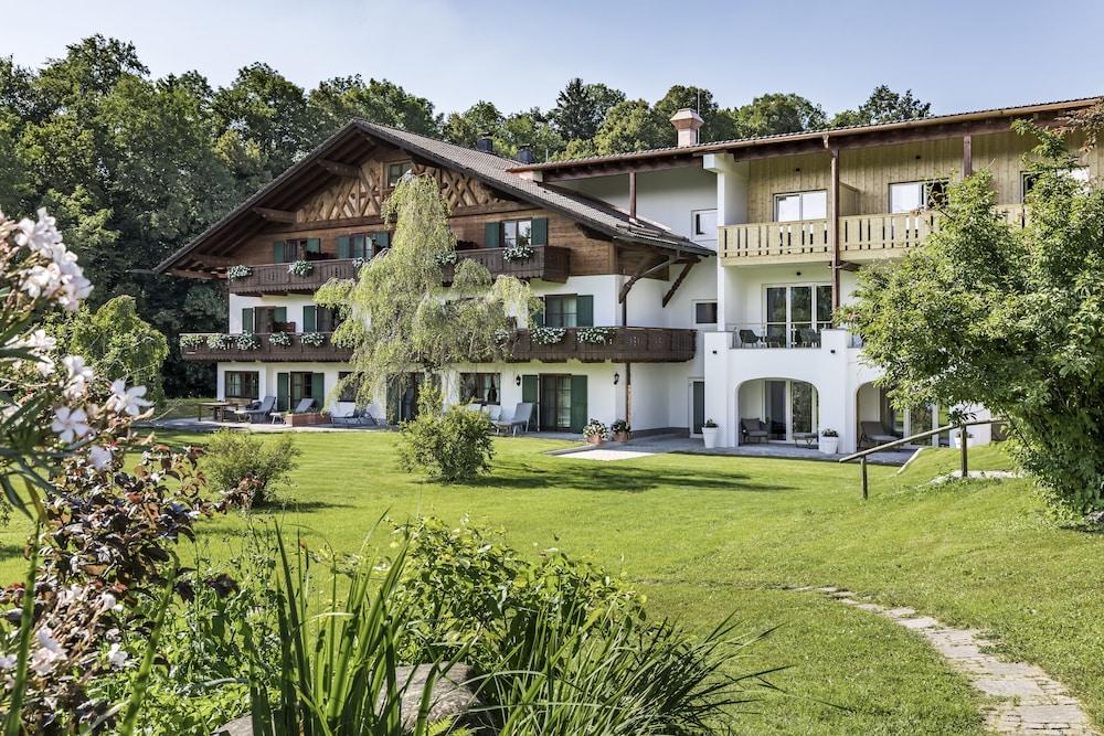 Alpenhof Murnau - Property Grounds