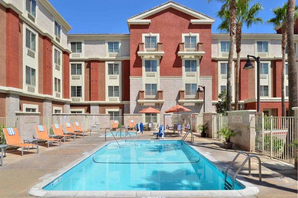 TownePlace Suites by Marriott Ontario Airport - Outdoor Pool