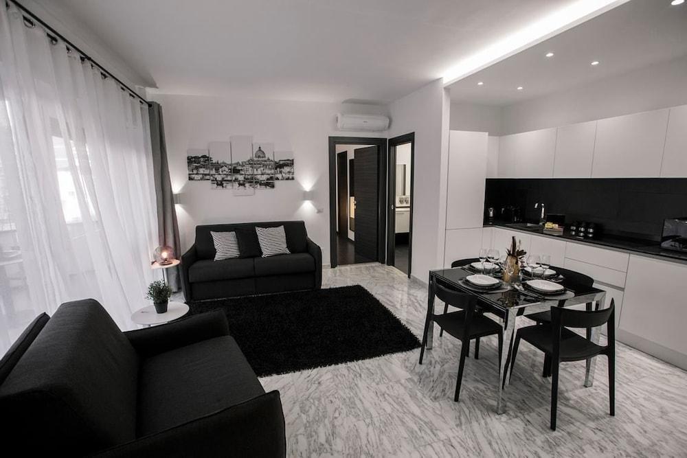 Casa Malupa Luxury Apartments - Featured Image