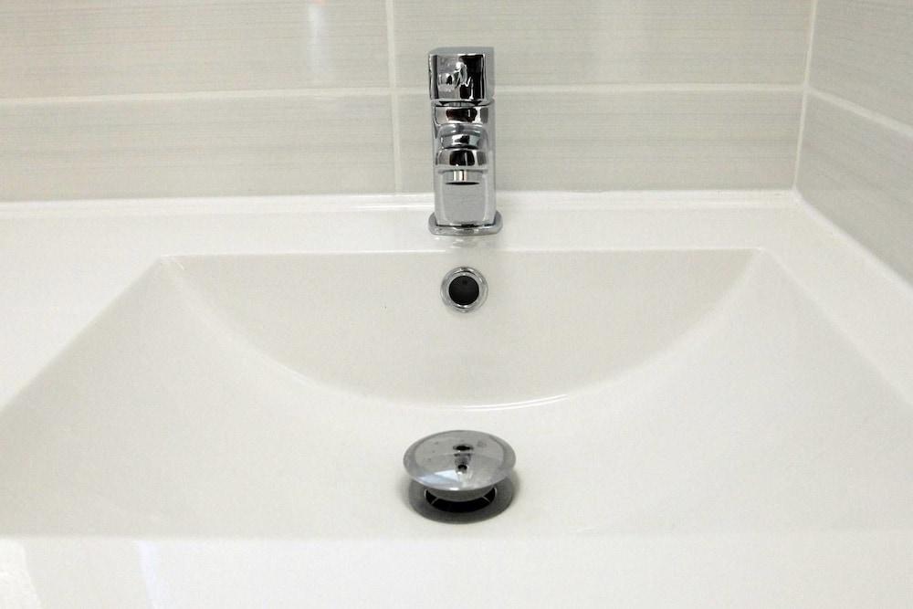 هارت أوف رويال وولويتش أرسينال - Bathroom Sink