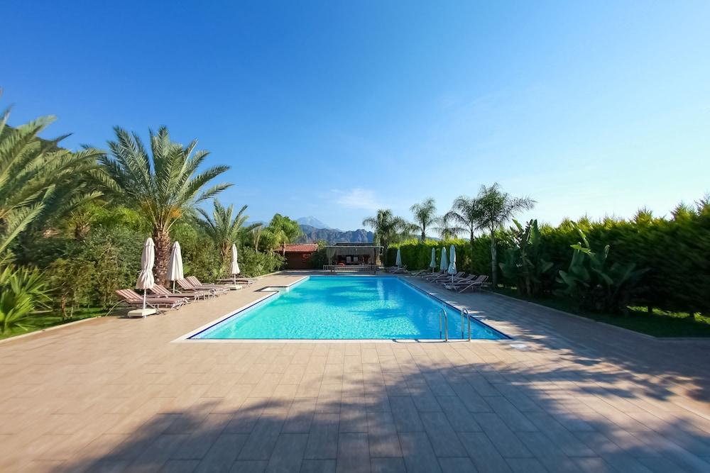 Azur Hotel - Outdoor Pool