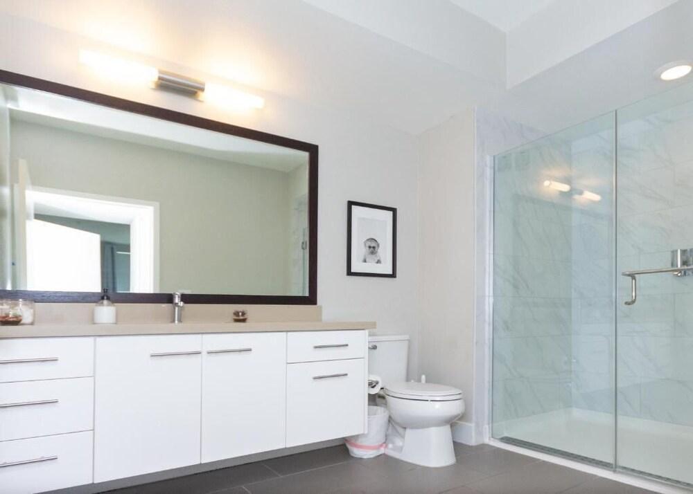 Kasa Santa Clara South Apartments - Bathroom Shower