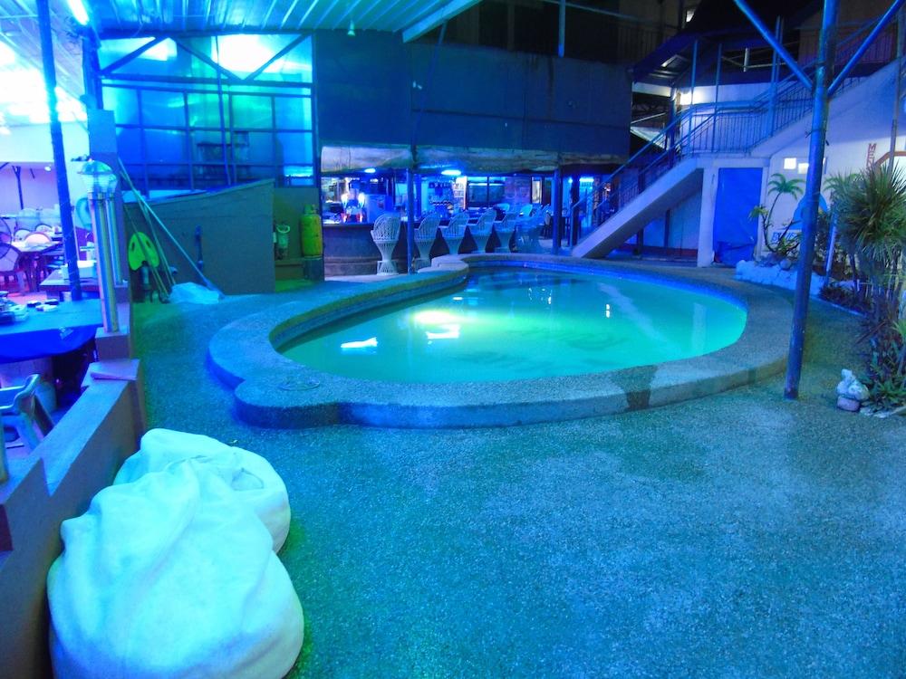 Blue Rock Beach Resort - Indoor Pool