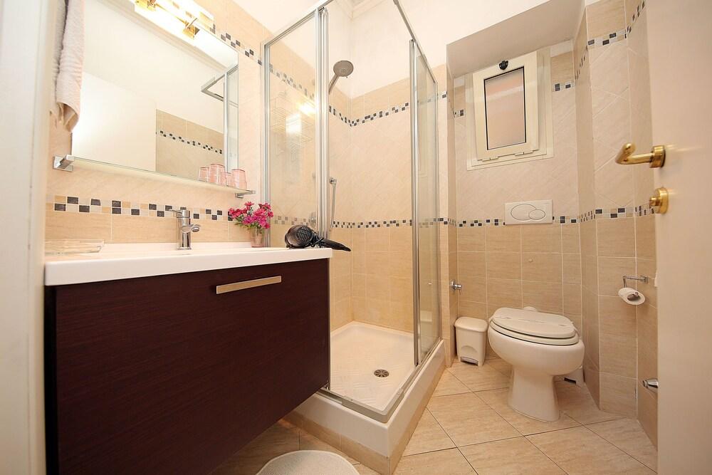 Great Central Apartment - Bathroom