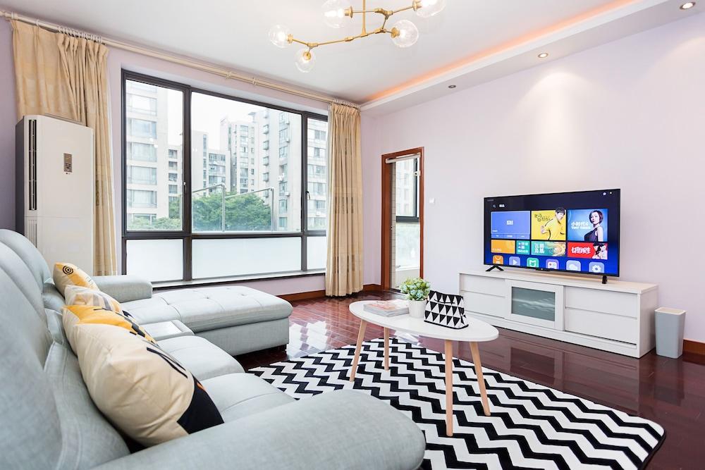 Good Time Travellers Inn- Shanghai New International Expo Apartment - Featured Image