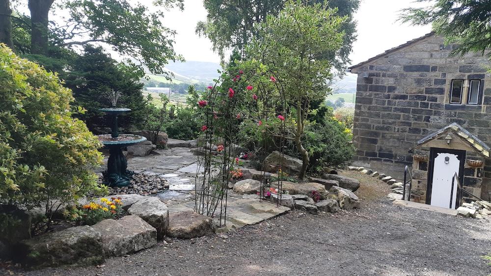 Greave Farmhouse 3-bed Cottage in Todmorden - Property Grounds