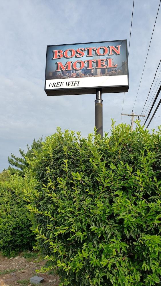 Boston Motel - Exterior