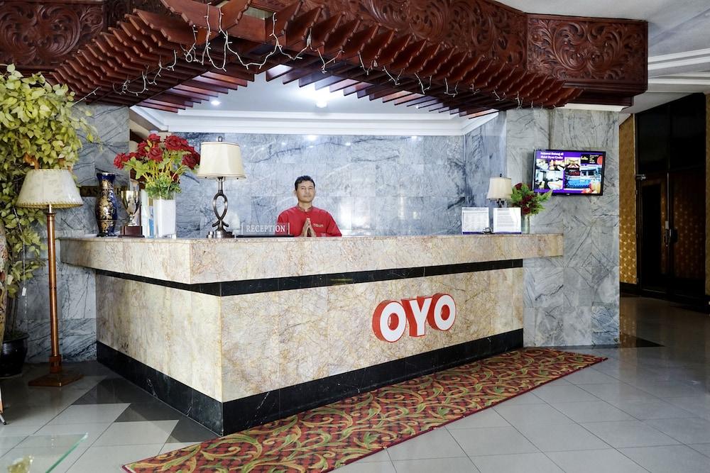 OYO 805 Hotel Dyan Graha - Reception