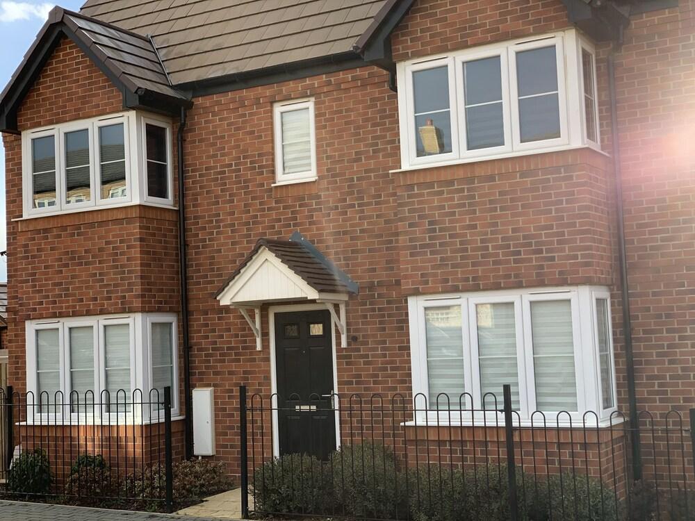 Immaculate 3-bed House in Wellingborough - Featured Image