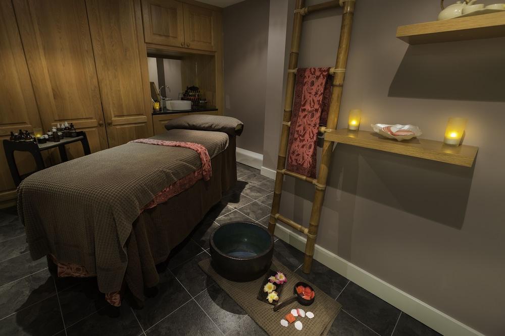 The Oxfordshire Golf Hotel and Spa - Treatment Room