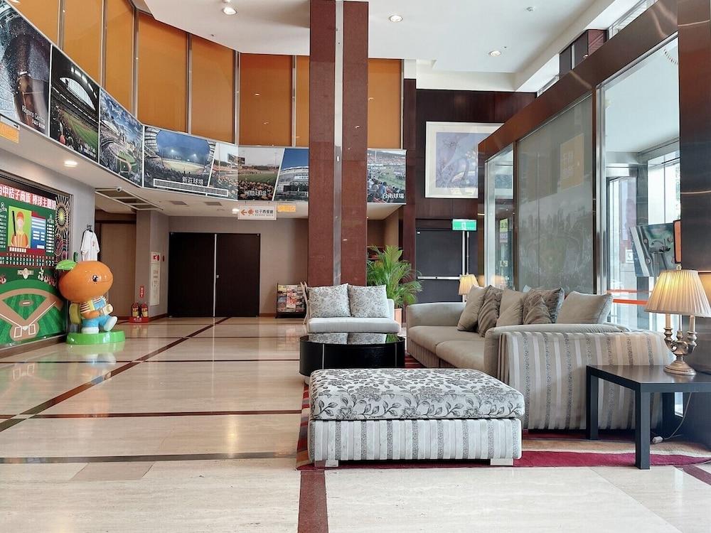 Orange Hotel - Taichung Park - Lobby