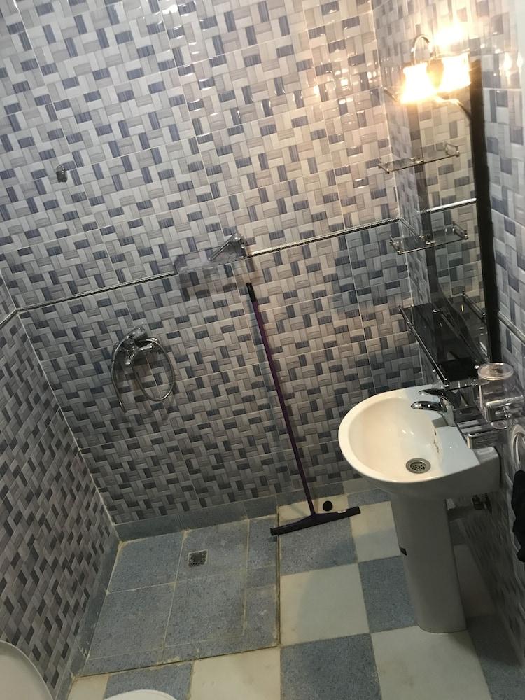 Residence Zeroual - Bathroom