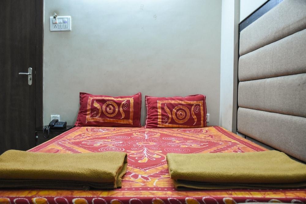 Hotel Satyam Inn - Room