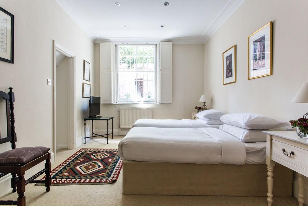 Sloane Gardens by onefinestay - Room