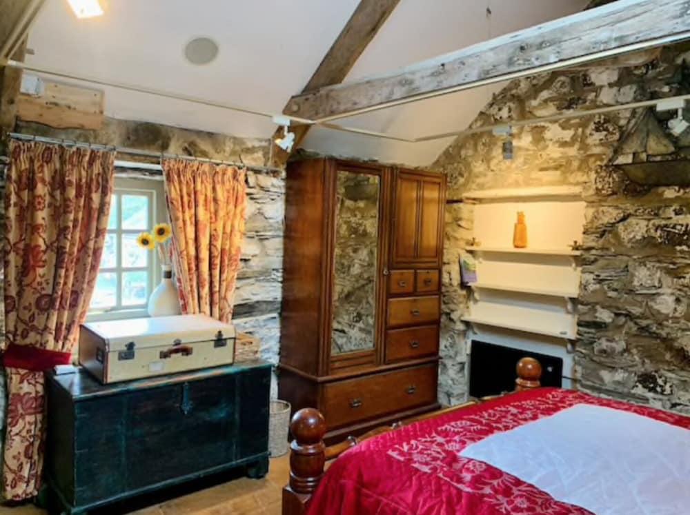 Mill End - Watermill Cottage Set in 30 Acres - Room