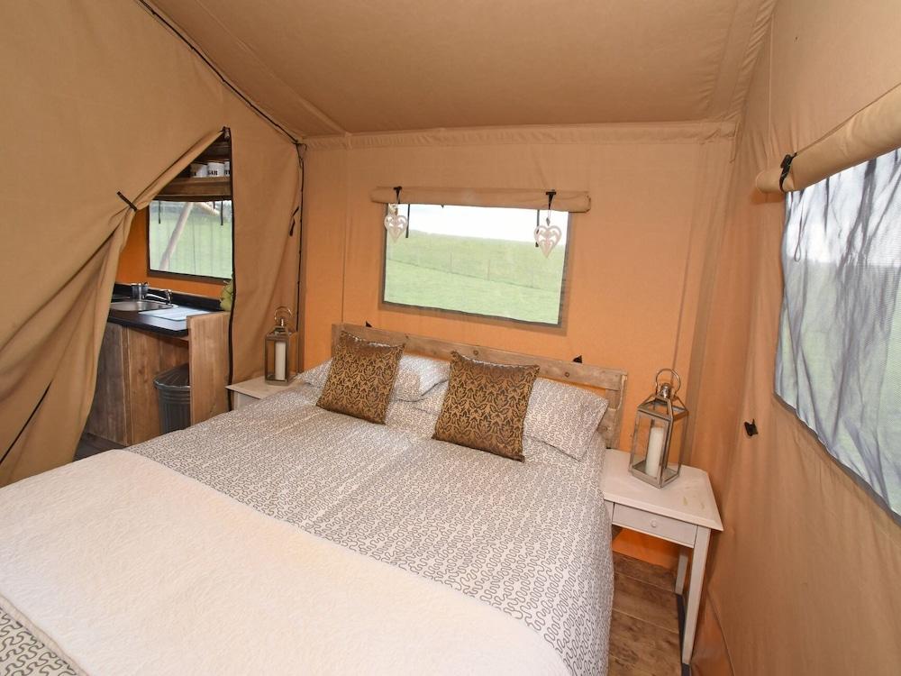 Carr's Hill Luxury Safari Tents - Room