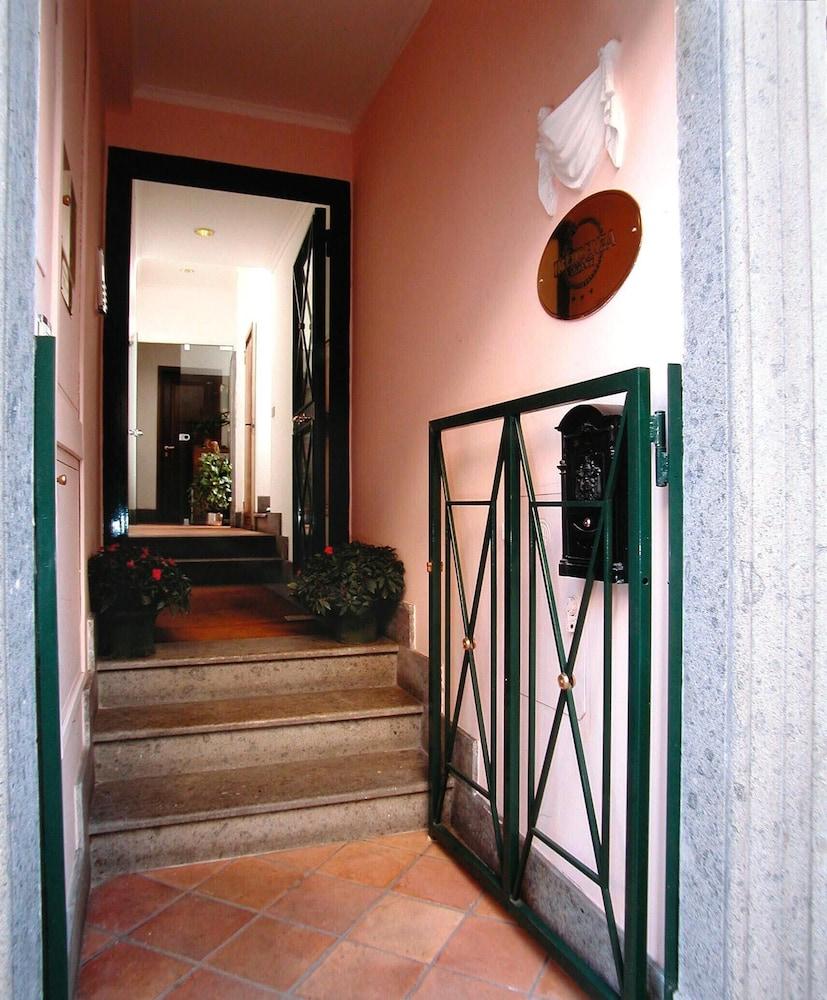 Residenza Monti - Property Entrance
