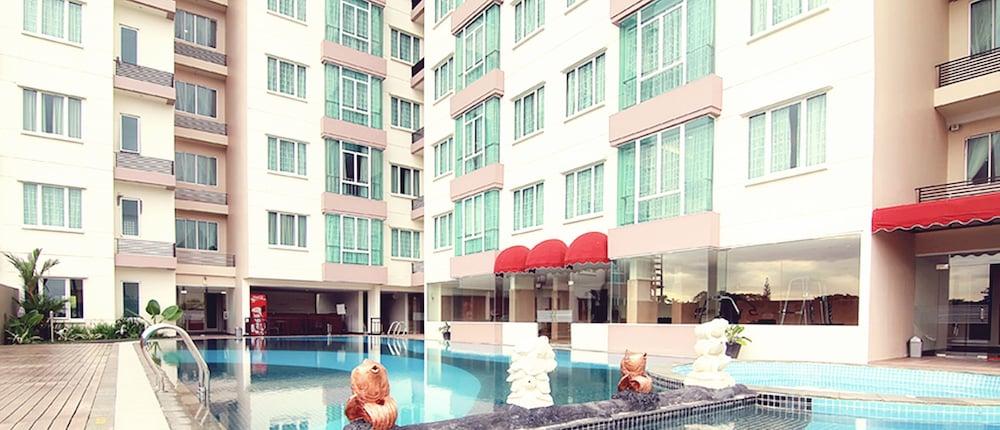 The BCC Hotel & Residence - Pool