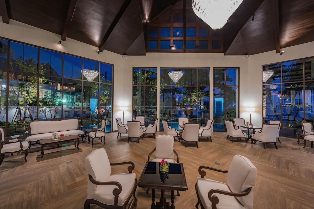 Diamond Cliff Resort and Spa - Lobby Lounge