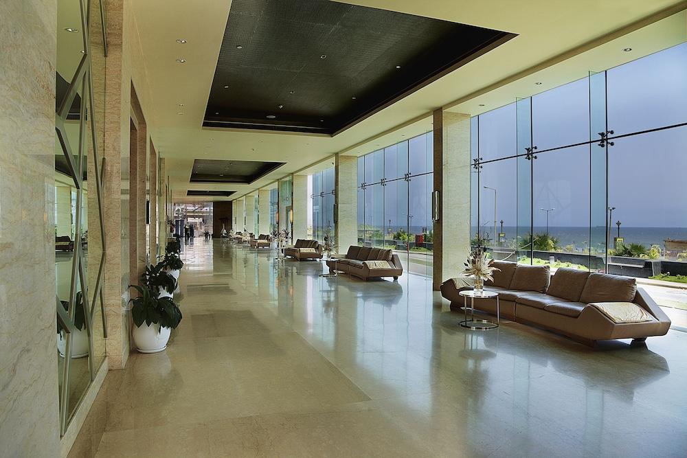 Novotel Visakhapatnam Varun Beach Hotel - Lobby Sitting Area