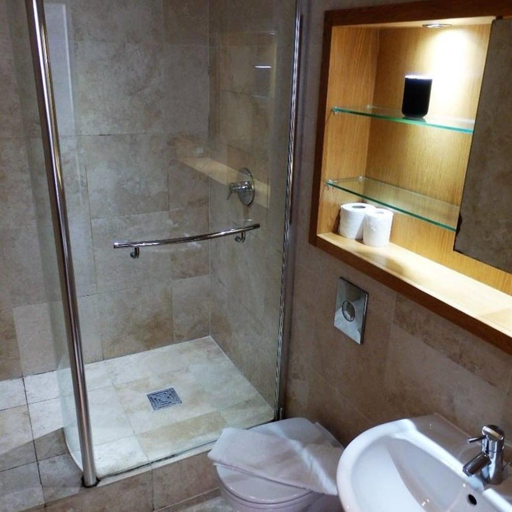 Stylish Quayside Apartment - Bathroom