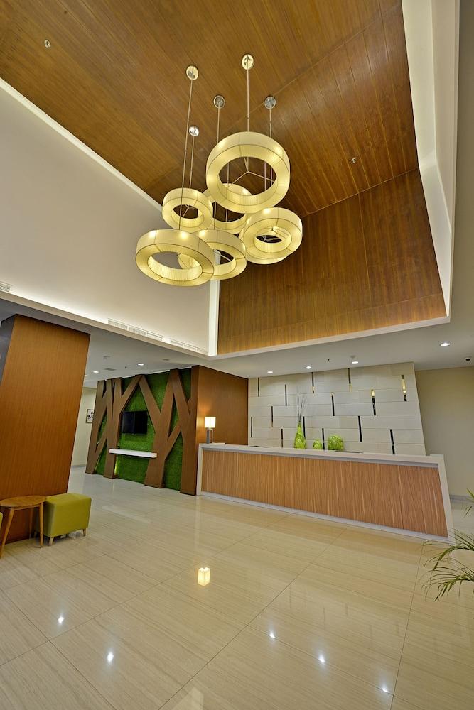 Whiz Prime Hotel Pajajaran Bogor - Reception