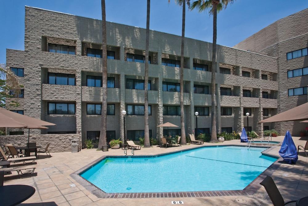DoubleTree by Hilton Los Angeles - Rosemead - Pool