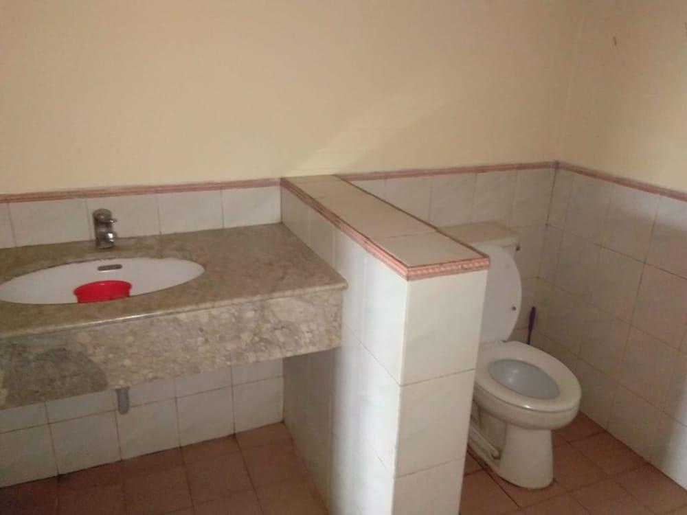 Kondominium Pantai Pasir Putih Carita - Bathroom