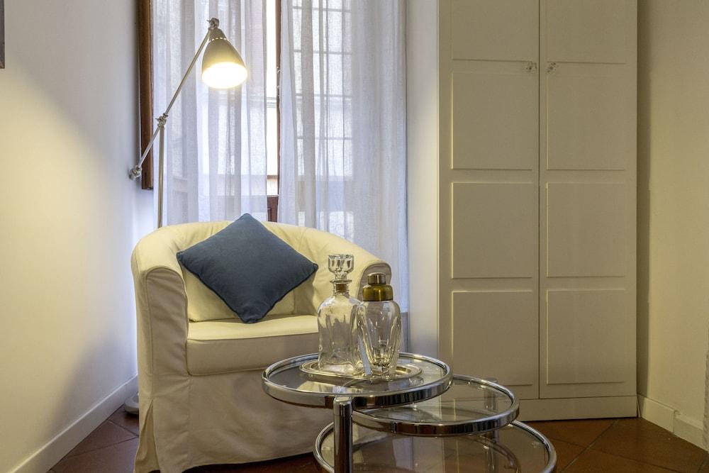 Gianicolo's Hill Suite Apartment - Room