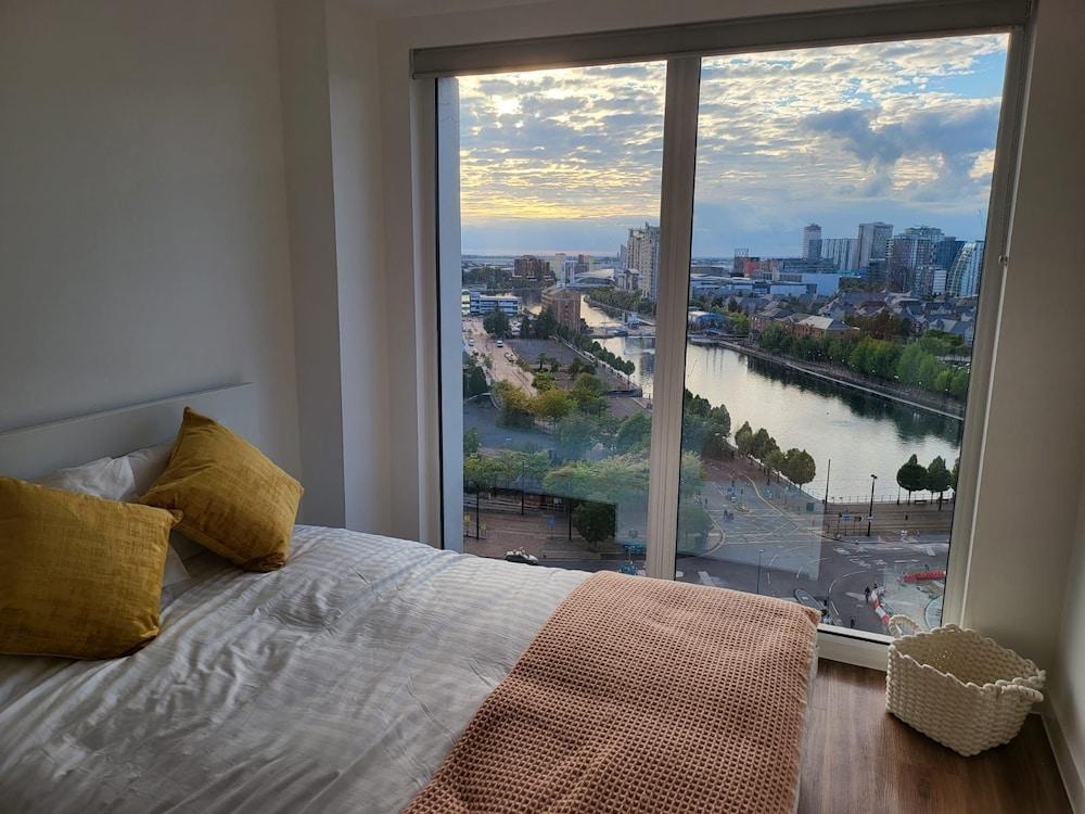 Brand new Luxury 2-bed Flat With Stunning Views - Featured Image