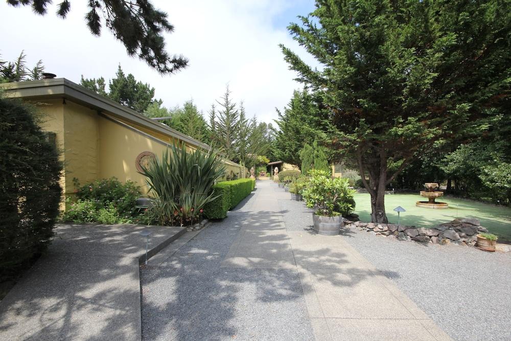 Sonoma Coast Villa - Property Grounds