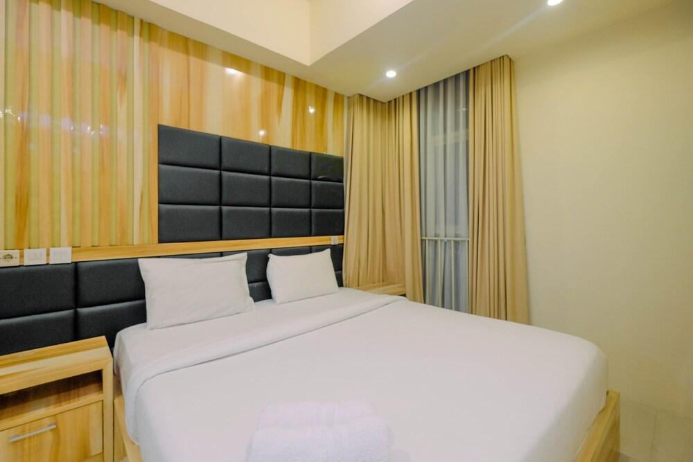 Strategic 2BR Apartment with Workspace @ Season City - Room