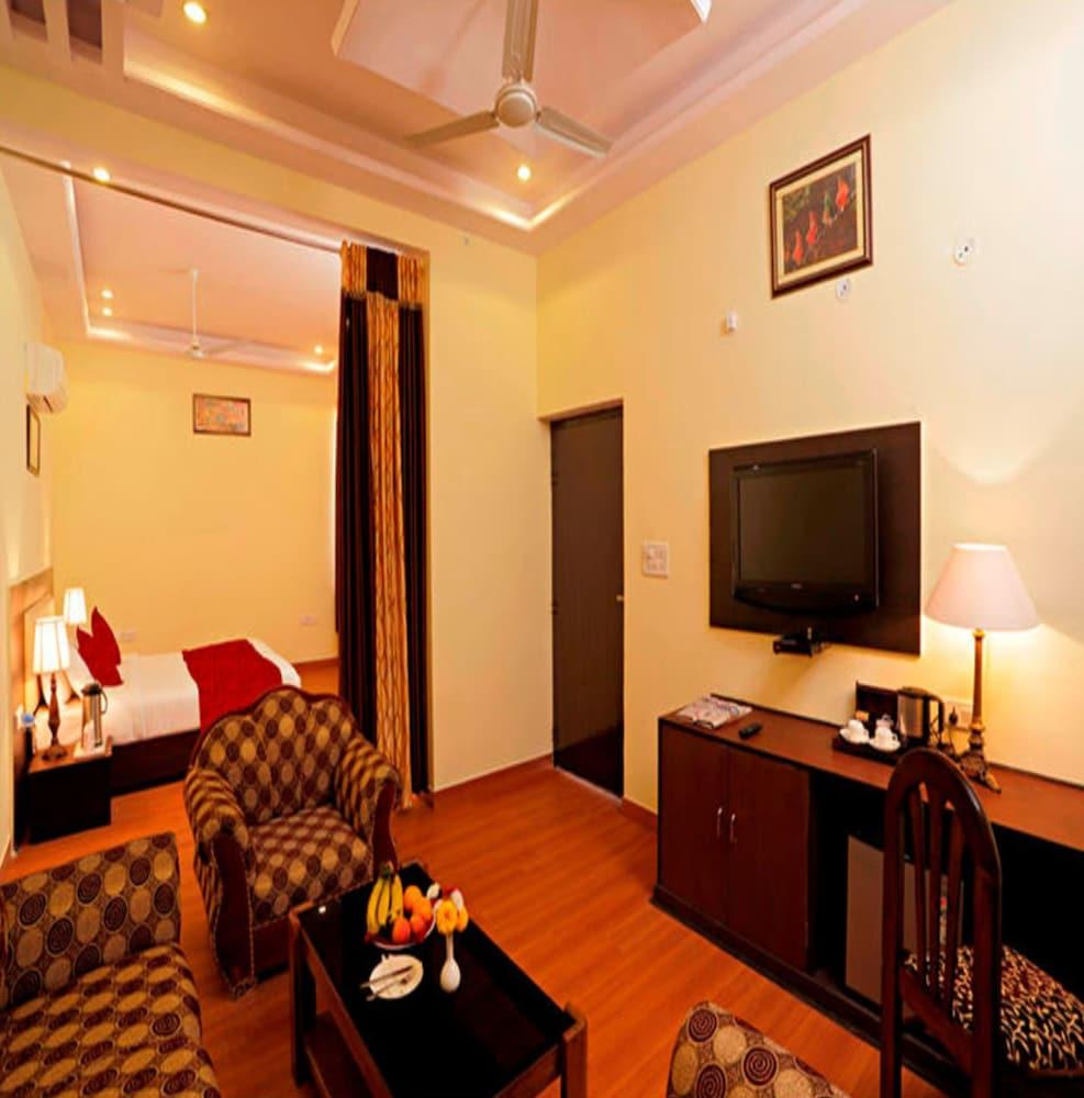 Om Rudrapriya Holiday Resort - Room