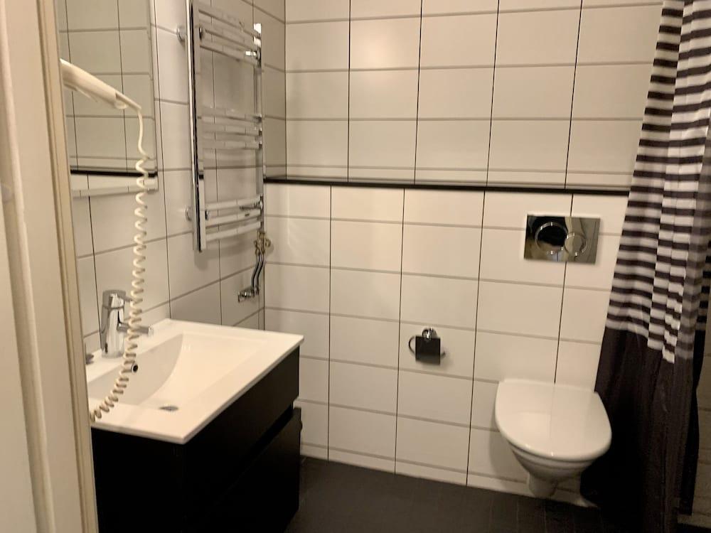2 رومز أبارتمنت إن يرستا ستوكهولم - Bathroom