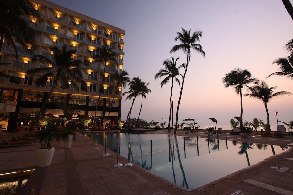 Novotel Mumbai Juhu Beach Hotel - Outdoor Pool