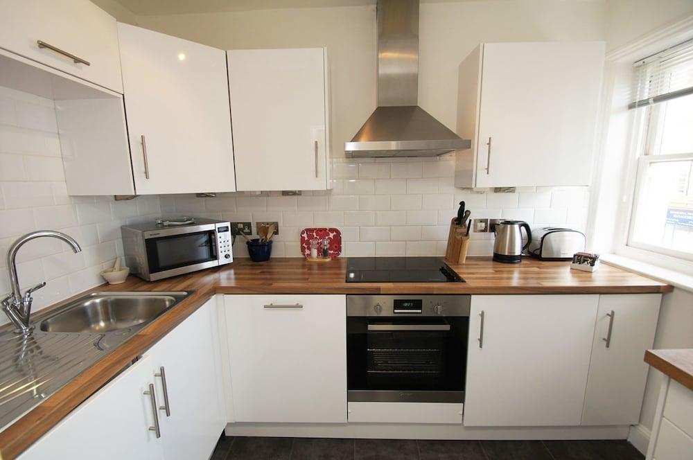 New Steine Apartment Sea View by Brighton Holiday Lets - Private kitchen