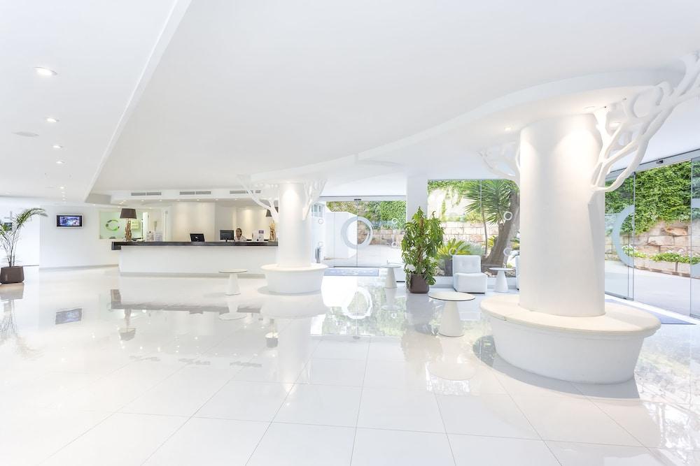 FERGUS Style Cala Blanca Suites - Lobby Sitting Area