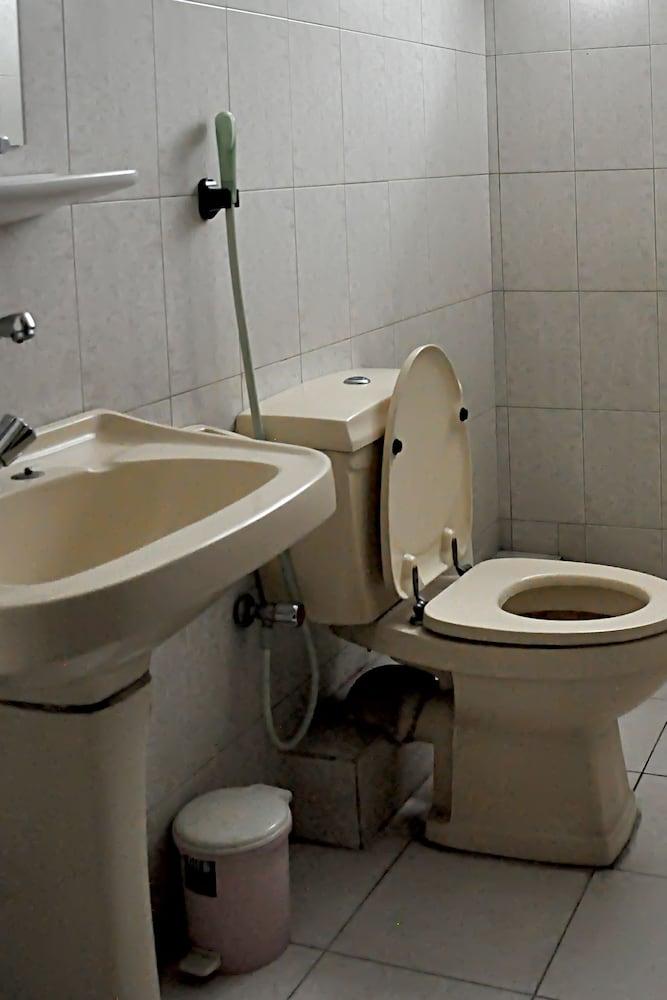 Salika Inn - Bathroom