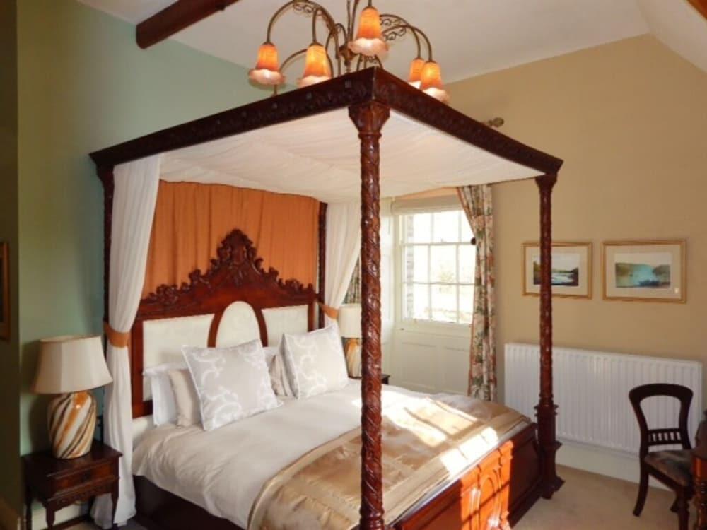 Westgate Manor - Room