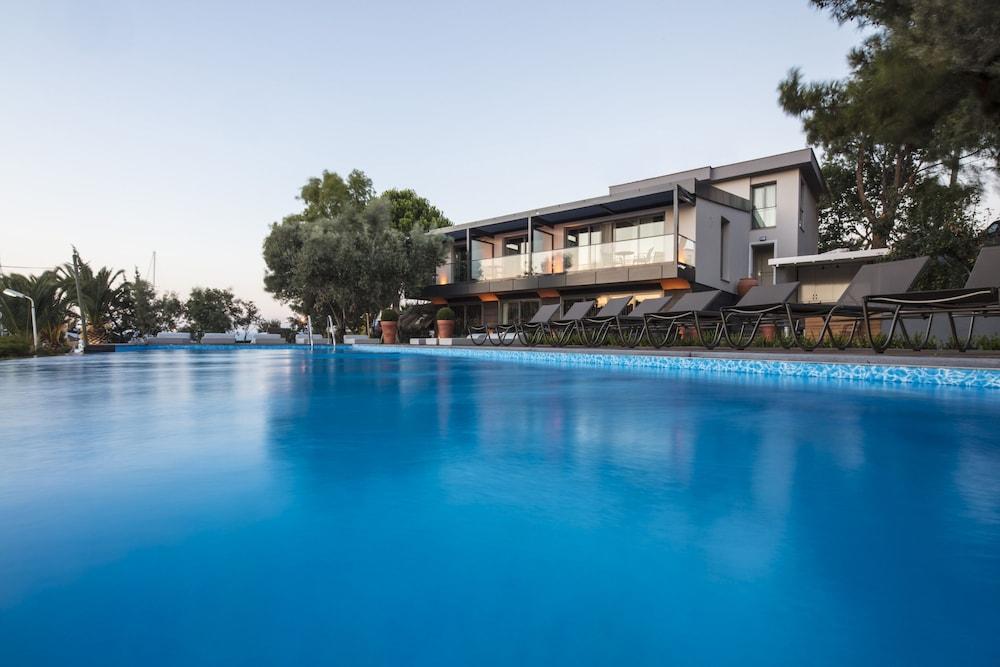 Kubana Hotel - Infinity Pool