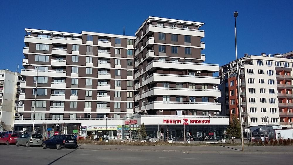 Apartments Mladost 1A-554 - Featured Image