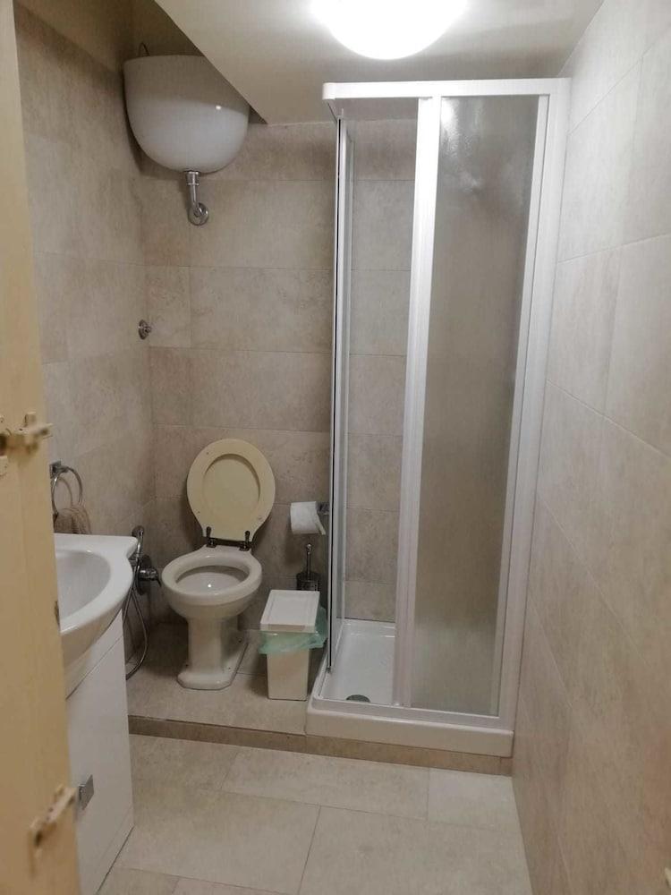 Vetrina Suites - Bathroom