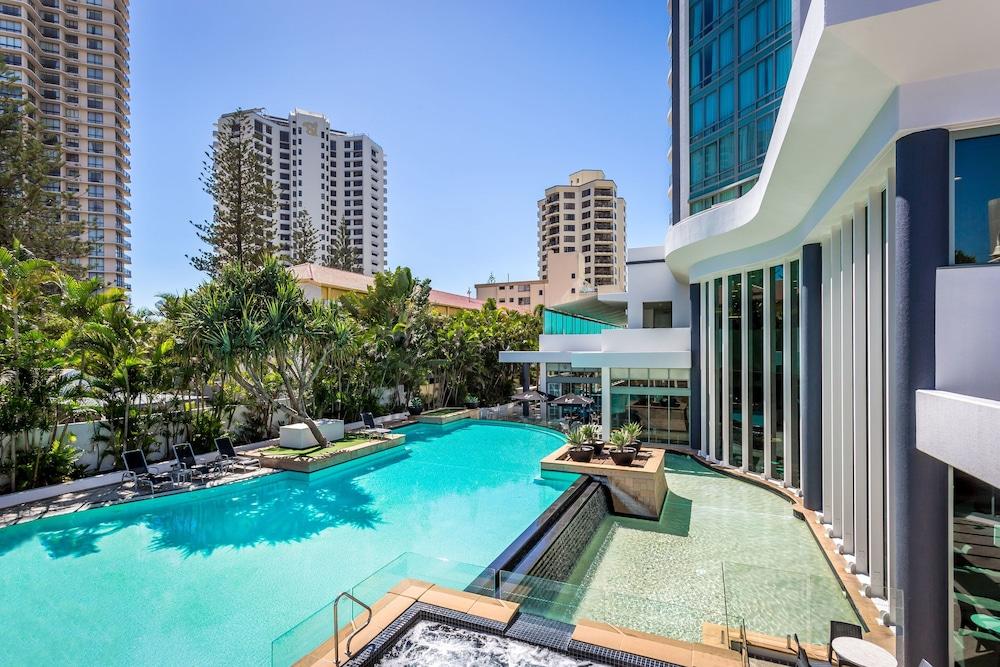 Mantra Legends Hotel - Outdoor Pool