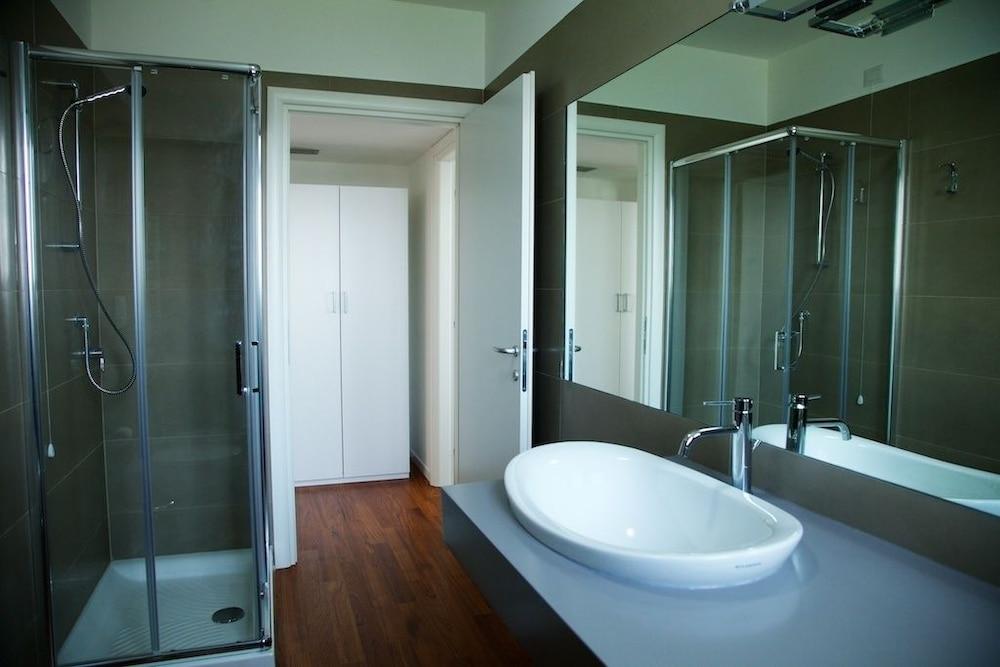 Residence Milano Bicocca - Bathroom