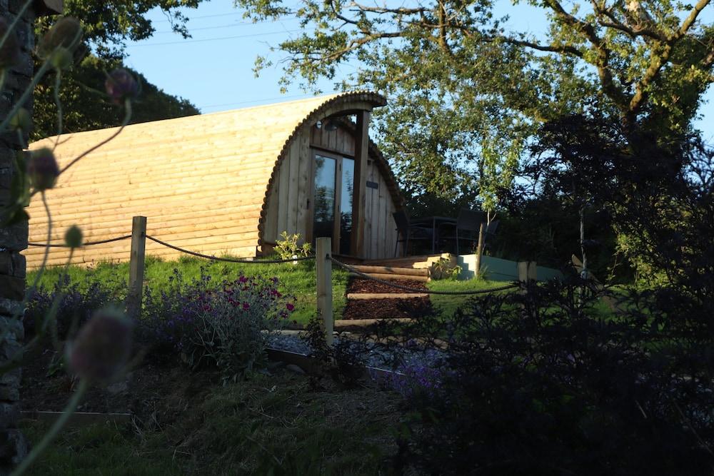 Cilsane Lodges-towy With hot tub - Featured Image