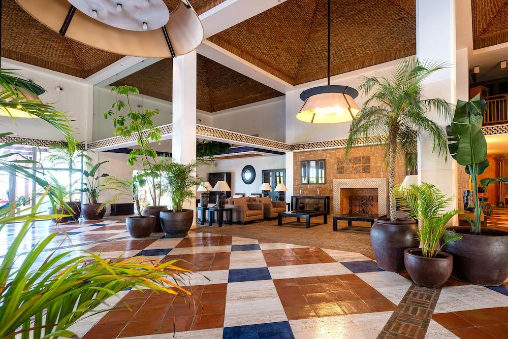 Grande Real Santa Eulalia Resort - Lobby Sitting Area