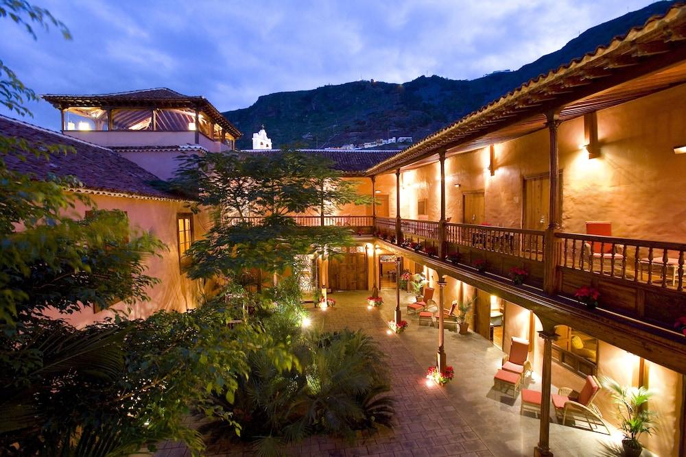 Hotel LIVVO La Quinta Roja - Featured Image