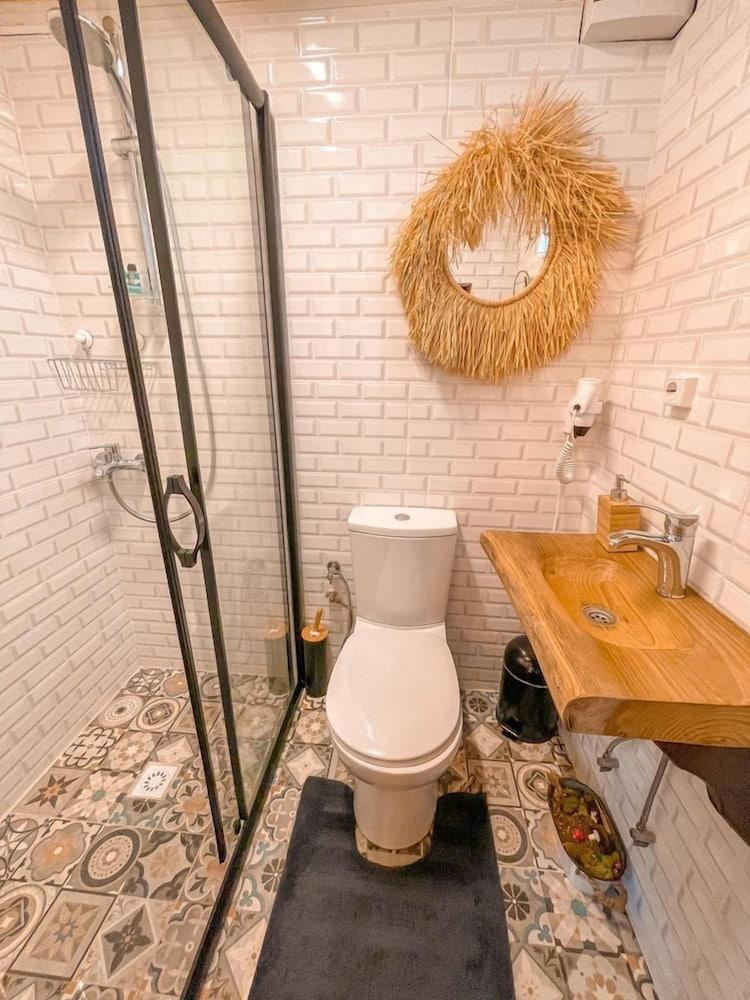 The Hobbit House - Bathroom